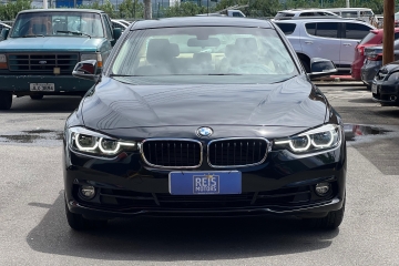 320i